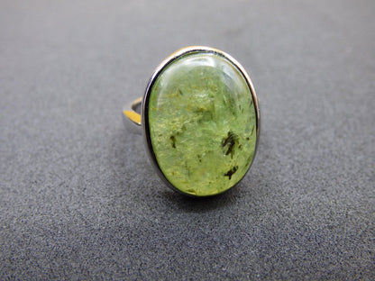 Cyanit grün - 925 Silber Ring Größenverstellbar Edelstein facettiert Schliff Natur Heilstein Rarität Hochwertig Edel Geschenk Frau Freundin - Art of Nature Berlin