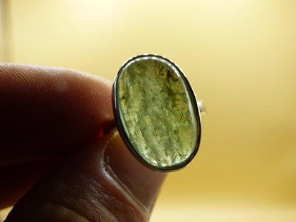 Cyanit grün - 925 Silber Ring Größenverstellbar Edelstein facettiert Schliff Natur Heilstein Rarität Hochwertig Edel Geschenk Frau Freundin - Art of Nature Berlin