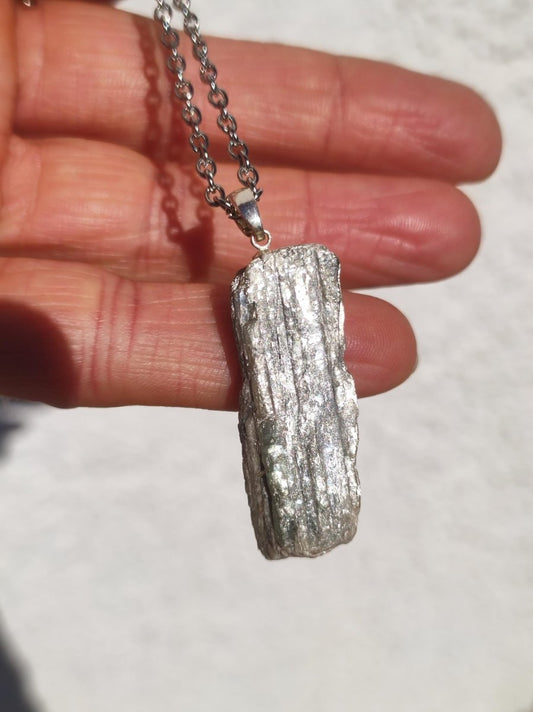 Cyanit grün blau + 925 Sterling Silber Öse Edelstein Kette HIPPIE GOA Boho Ethno Natur Heilstein Kristall blau Rarität Anhänger Mann - Art of Nature Berlin