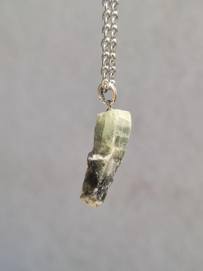 Cyanit grün blau + 925 Sterling Silber Öse ~ Edelstein Kette ~HIPPIE ~GOA ~Boho ~Ethno ~Nature ~Heilstein Rarität - Art of Nature Berlin