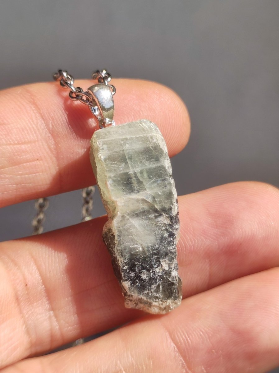 Cyanit grün blau + 925 Sterling Silber Öse ~ Edelstein Kette ~HIPPIE ~GOA ~Boho ~Ethno ~Nature ~Heilstein Rarität - Art of Nature Berlin