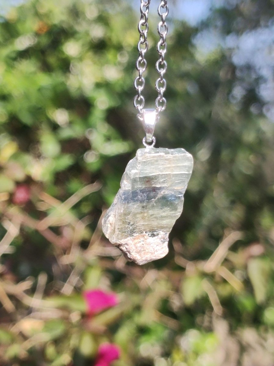 Cyanit grün blau + 925 Sterling Silber Öse Edelstein Kette roh Anhänger Natur Heilstein Kristall Geschenk Mann Frau Mutter Vater Er Sie - Art of Nature Berlin