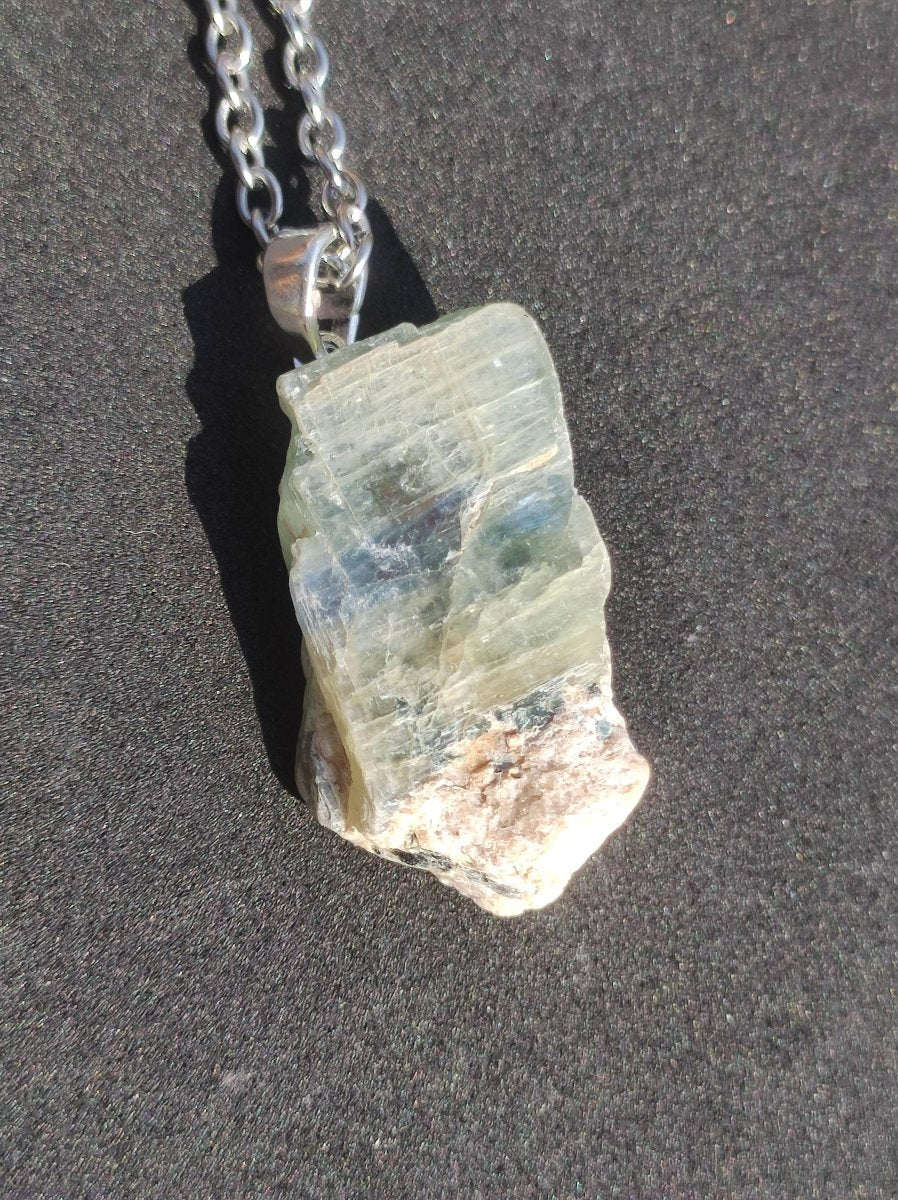 Cyanit grün blau + 925 Sterling Silber Öse Edelstein Kette roh Anhänger Natur Heilstein Kristall Geschenk Mann Frau Mutter Vater Er Sie - Art of Nature Berlin