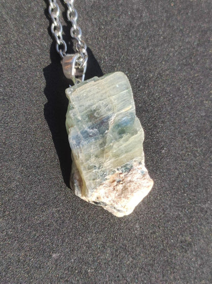 Cyanit grün blau + 925 Sterling Silber Öse Edelstein Kette roh Anhänger Natur Heilstein Kristall Geschenk Mann Frau Mutter Vater Er Sie - Art of Nature Berlin