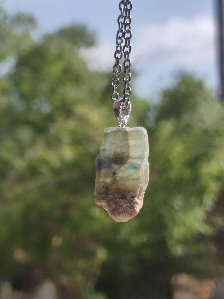 Cyanit grün blau + 925 Sterling Silber Öse Edelstein Kette roh Anhänger Natur Heilstein Kristall Geschenk Mann Frau Mutter Vater Er Sie - Art of Nature Berlin