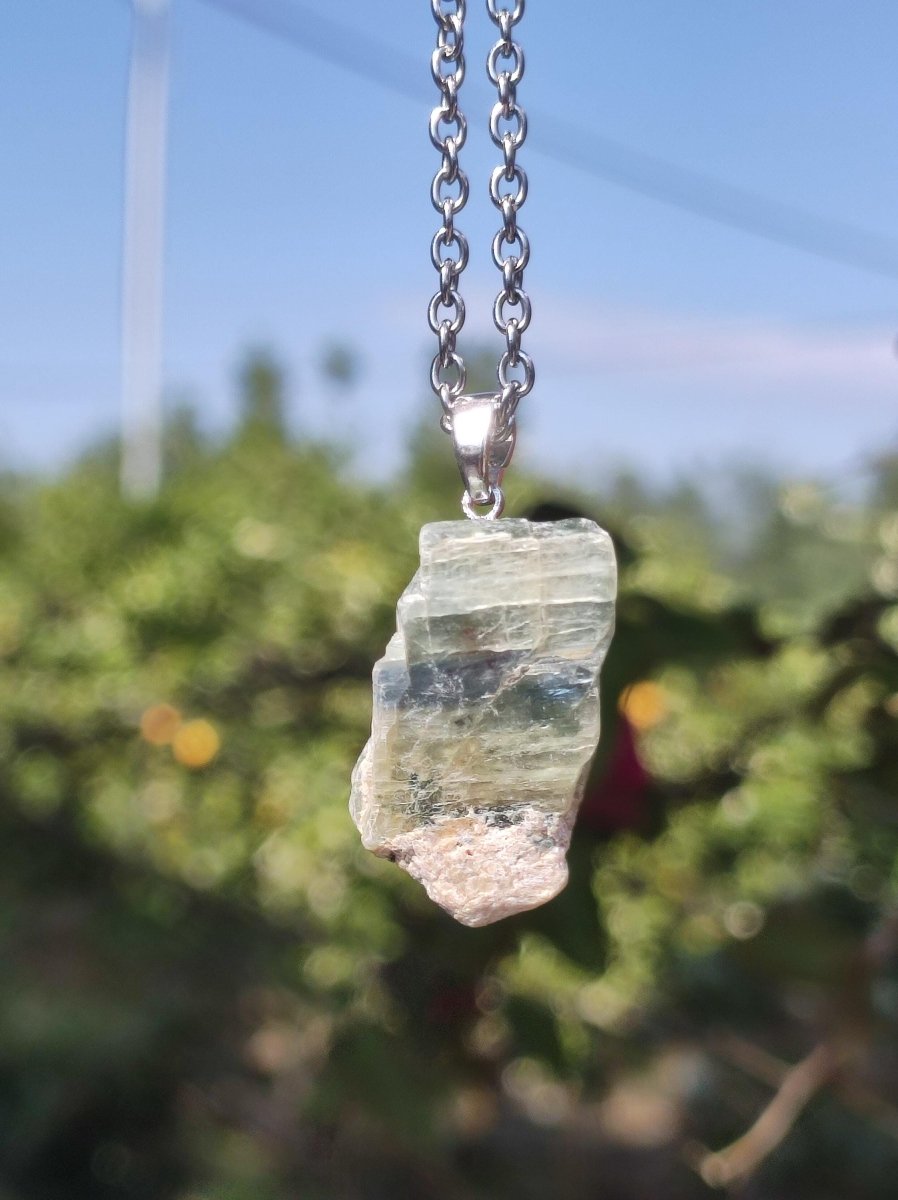 Cyanit grün blau + 925 Sterling Silber Öse Edelstein Kette roh Anhänger Natur Heilstein Kristall Geschenk Mann Frau Mutter Vater Er Sie - Art of Nature Berlin