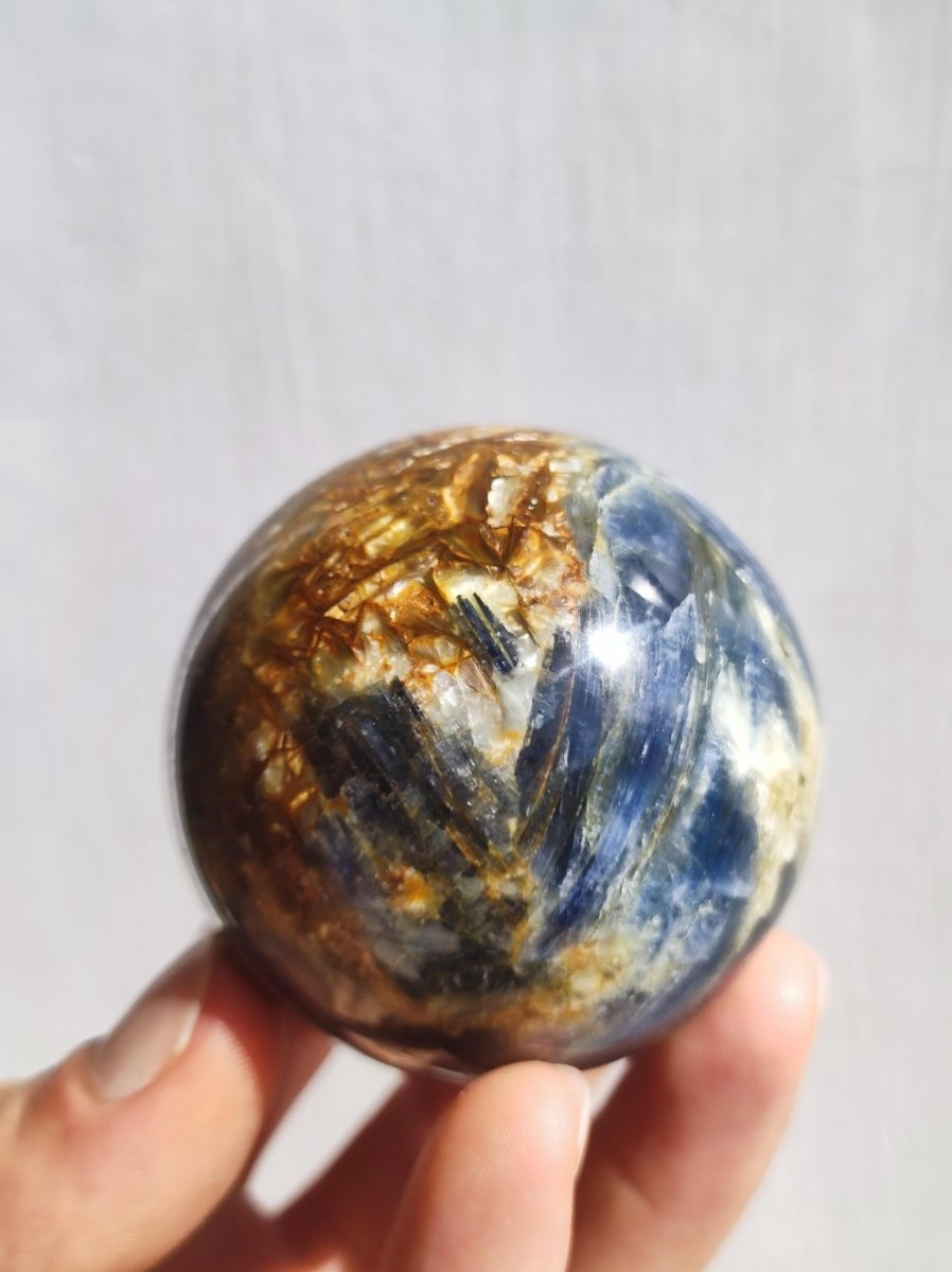 Cyanit Kyanit Disthen Sapparit blau AAA Edelstein Kugel Deko Sphere Sammler Mineral Stufe Heilstein wohnen Natur Qualität Selten Rarität - Art of Nature Berlin