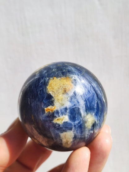 Cyanit Kyanit Disthen Sapparit blau AAA Edelstein Kugel Deko Sphere Sammler Mineral Stufe Heilstein wohnen Natur Qualität Selten Rarität - Art of Nature Berlin