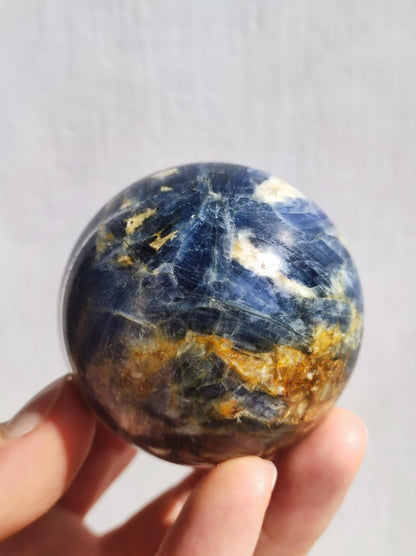 Cyanit Kyanit Disthen Sapparit blau AAA Edelstein Kugel Deko Sphere Sammler Mineral Stufe Heilstein wohnen Natur Qualität Selten Rarität - Art of Nature Berlin