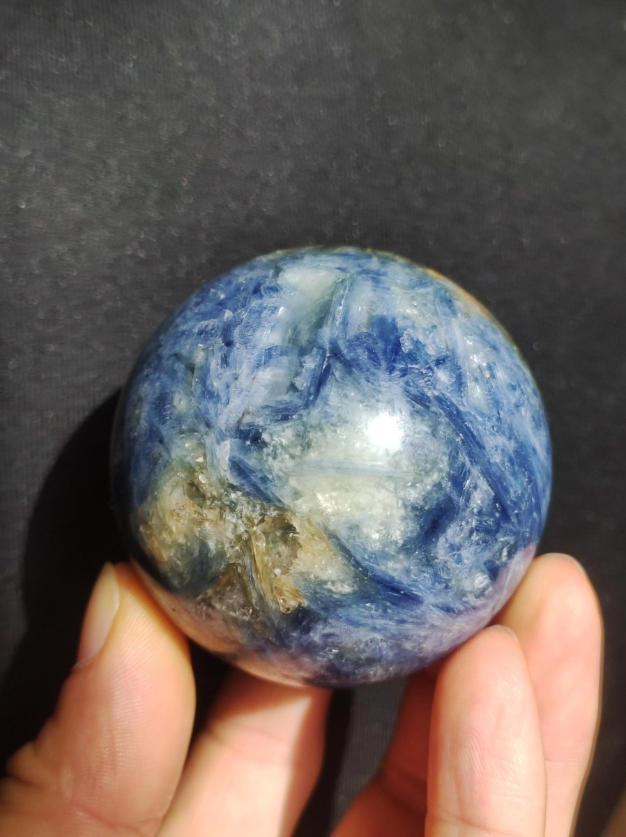 Cyanit Kyanit Disthen Sapparit blau AAA Edelstein Kugel Deko Sphere Sammler Mineral Stufe Heilstein wohnen Natur Qualität Selten Rarität - Art of Nature Berlin