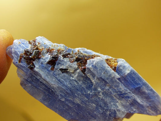 Cyanit Kyanit + Granat roh Sammler Stufe blau rot Rarität Edelstein Deko Kristall Heilstein Mineral Energie Natur Meditation - Art of Nature Berlin