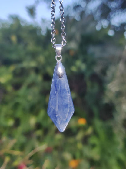 Cyanit Pfeil / Disthen AAA ~ 925 Silber Öse - Edelstein Kette HIPPIE GOA Boho Ethno Natur Heilstein Kristall blau Rarität Anhänger Mann - Art of Nature Berlin