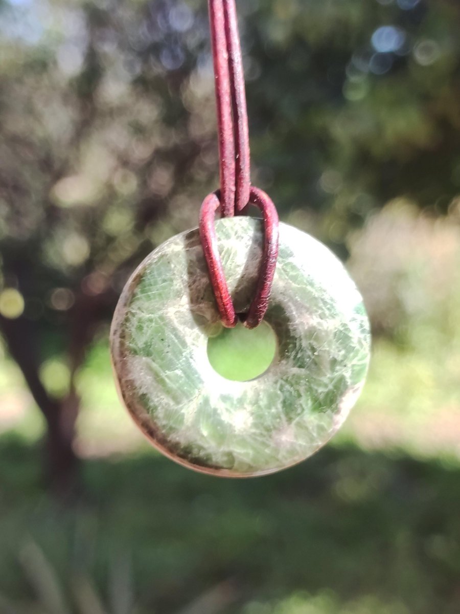 Diopsid ~ Edelstein Kette grün HIPPIE GOA Boho Ethno Natur Heilstein Rarität Kristalle Schmuck Anhänger Natur Stein Donut Geschenk Magisch - Art of Nature Berlin