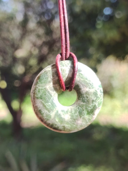 Diopsid ~ Edelstein Kette grün HIPPIE GOA Boho Ethno Natur Heilstein Rarität Kristalle Schmuck Anhänger Natur Stein Donut Geschenk Magisch - Art of Nature Berlin