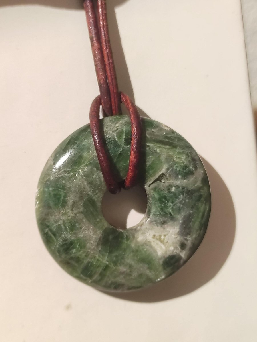 Diopsid ~ Edelstein Kette grün HIPPIE GOA Boho Ethno Natur Heilstein Rarität Kristalle Schmuck Anhänger Natur Stein Donut Geschenk Magisch - Art of Nature Berlin