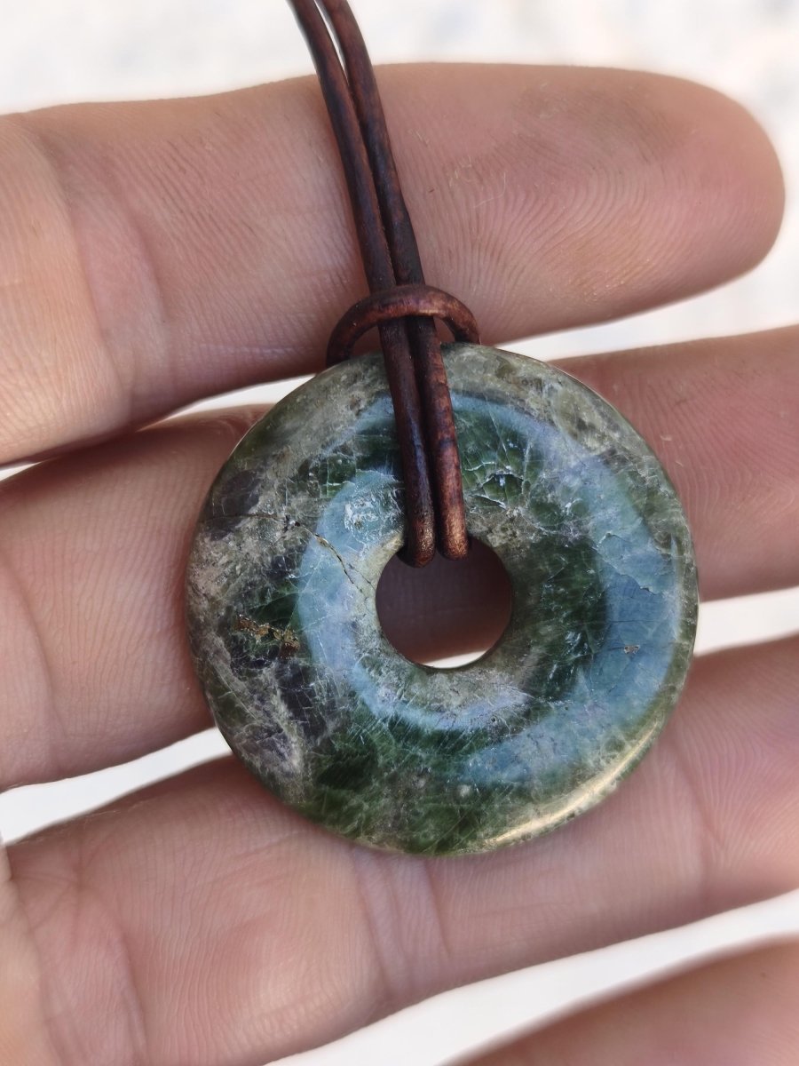 Diopsid ~ Edelstein Kette grün HIPPIE GOA Boho Ethno Natur Heilstein Rarität Kristalle Schmuck Anhänger Natur Stein Donut Geschenk Magisch - Art of Nature Berlin