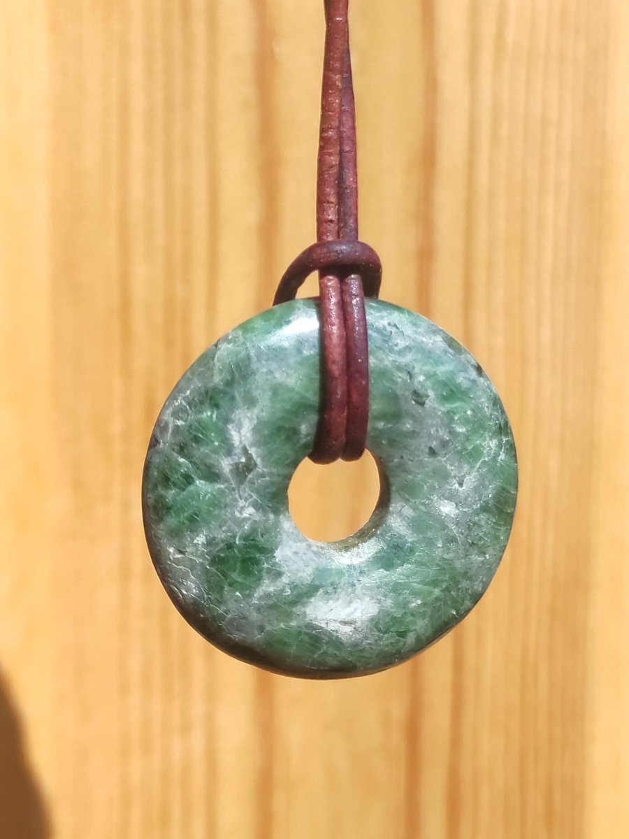 Diopsid ~ Edelstein Kette grün HIPPIE GOA Boho Ethno Natur Heilstein Rarität Kristalle Schmuck Anhänger Natur Stein Donut Geschenk Magisch - Art of Nature Berlin