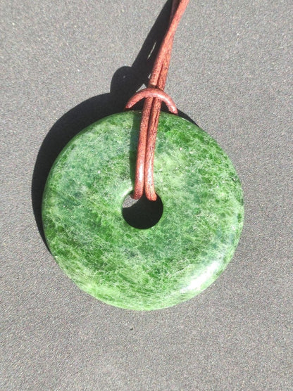 Diopsid ~ Edelstein Kette grün HIPPIE GOA Boho Ethno Natur Heilstein Rarität Kristalle Schmuck Anhänger Natur Stein Donut Geschenk Magisch - Art of Nature Berlin