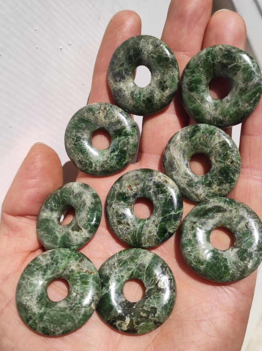 Diopsid ~ Edelstein Kette grün HIPPIE GOA Boho Ethno Natur Heilstein Rarität Kristalle Schmuck Anhänger Natur Stein Donut Geschenk Magisch - Art of Nature Berlin