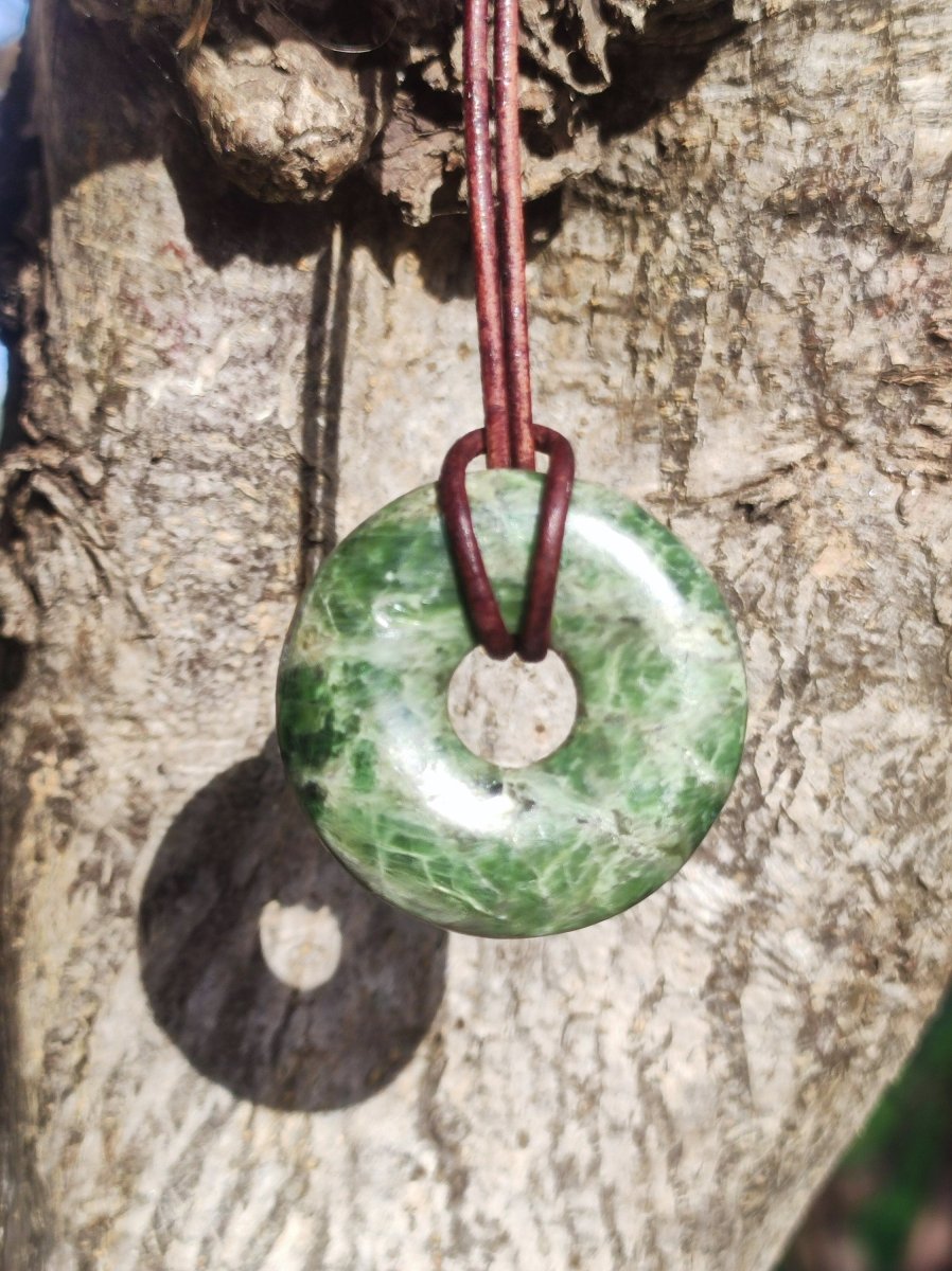 Diopsid ~ Edelstein Kette grün HIPPIE GOA Boho Ethno Natur Heilstein Rarität Kristalle Schmuck Anhänger Natur Stein Donut Geschenk Magisch - Art of Nature Berlin