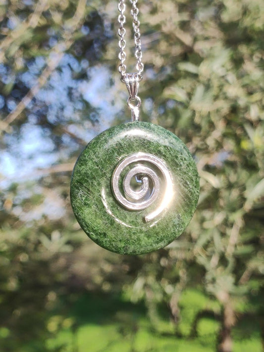 Diopsid ~ Edelstein Kette grün HIPPIE GOA Boho Ethno Natur Heilstein Rarität Kristalle Schmuck Anhänger Natur Stein Donut Geschenk Magisch - Art of Nature Berlin