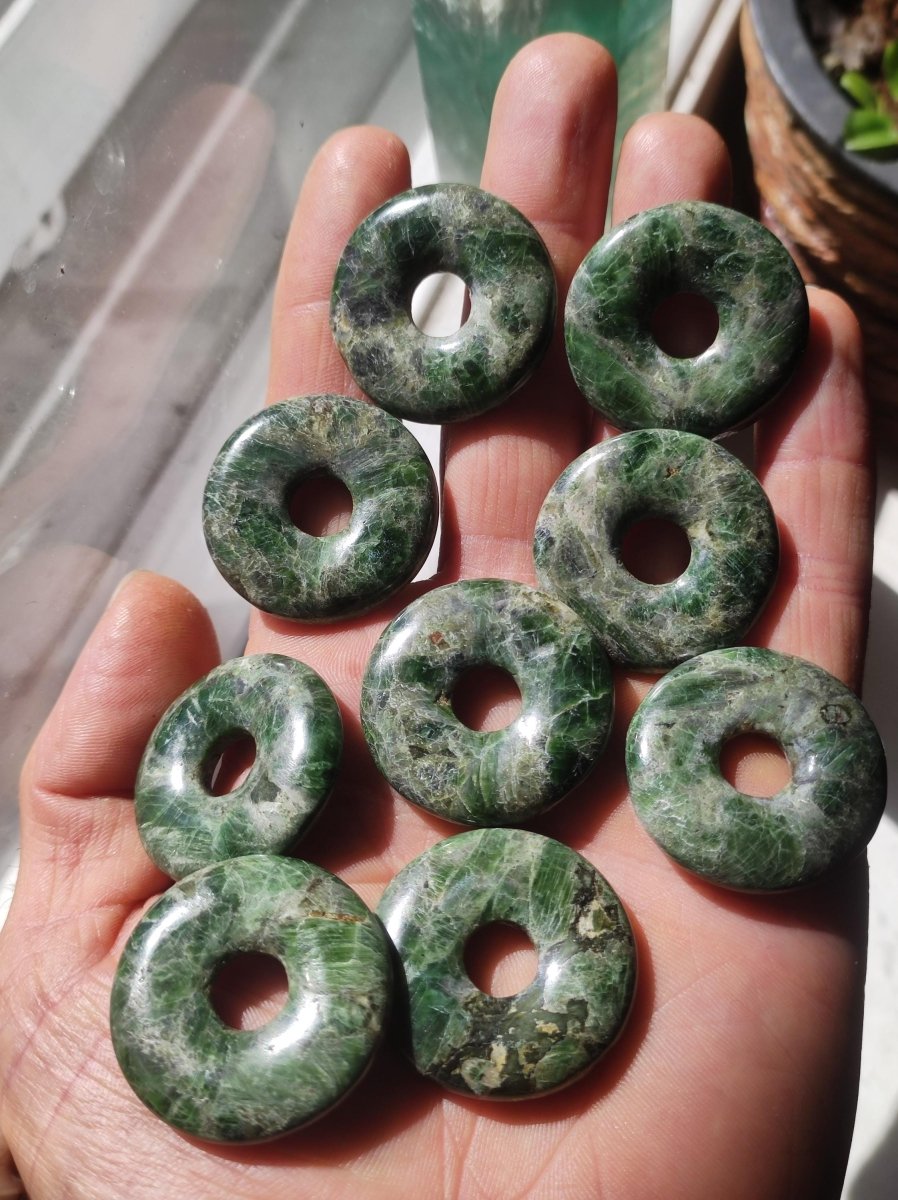 Diopsid ~ Edelstein Kette grün HIPPIE GOA Boho Ethno Natur Heilstein Rarität Kristalle Schmuck Anhänger Natur Stein Donut Geschenk Magisch - Art of Nature Berlin