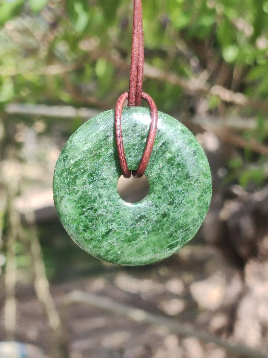 Diopsid ~ Edelstein Kette grün HIPPIE GOA Boho Ethno Natur Heilstein Rarität Kristalle Schmuck Anhänger Natur Stein Donut Geschenk Magisch - Art of Nature Berlin