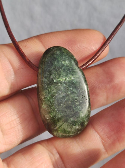 Diopsid ~ Edelstein Kette grün HIPPIE GOA Boho Ethno Natur Heilstein Rarität Kristalle Schmuck Anhänger Natur Stein Russia Geschenk Magisch - Art of Nature Berlin