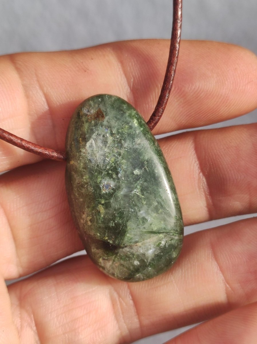 Diopsid ~ Edelstein Kette grün HIPPIE GOA Boho Ethno Natur Heilstein Rarität Kristalle Schmuck Anhänger Natur Stein Russia Geschenk Magisch - Art of Nature Berlin