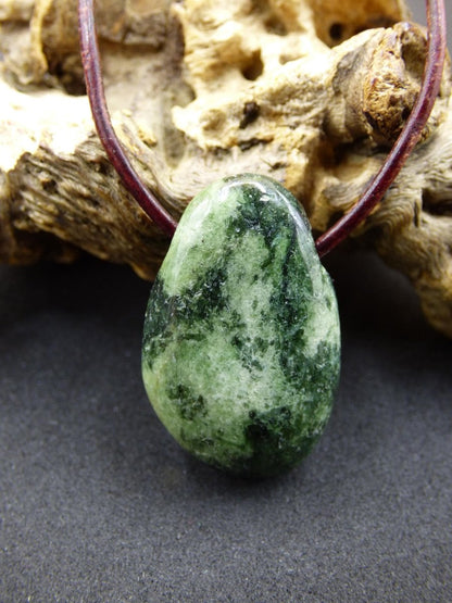 Diopsid ~ Edelstein Kette grün HIPPIE GOA Boho Ethno Natur Heilstein Rarität Kristalle Schmuck Anhänger Natur Stein Russia Geschenk Magisch - Art of Nature Berlin