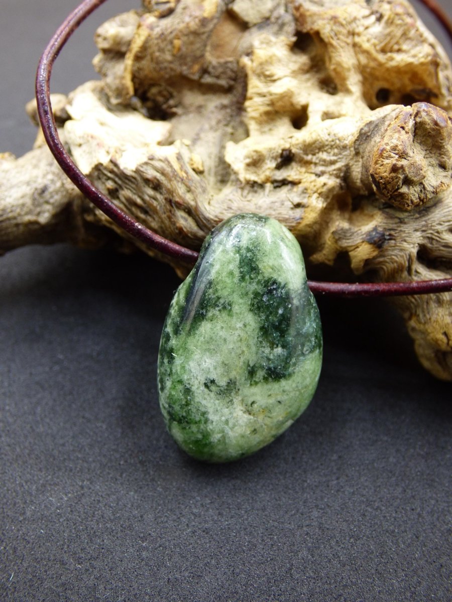 Diopsid ~ Edelstein Kette grün HIPPIE GOA Boho Ethno Natur Heilstein Rarität Kristalle Schmuck Anhänger Natur Stein Russia Geschenk Magisch - Art of Nature Berlin