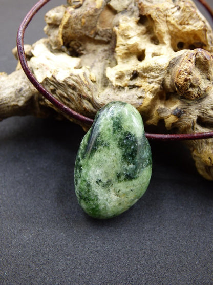 Diopsid ~ Edelstein Kette grün HIPPIE GOA Boho Ethno Natur Heilstein Rarität Kristalle Schmuck Anhänger Natur Stein Russia Geschenk Magisch - Art of Nature Berlin