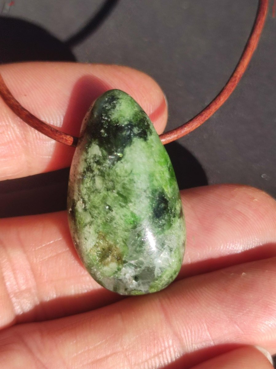 Diopsid ~ Edelstein Kette grün HIPPIE GOA Boho Ethno Natur Heilstein Rarität Kristalle Schmuck Anhänger Natur Stein Russia Geschenk Magisch - Art of Nature Berlin