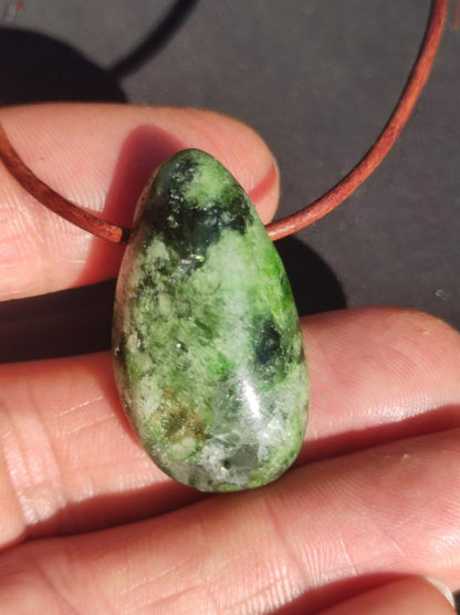 Diopsid ~ Edelstein Kette grün HIPPIE GOA Boho Ethno Natur Heilstein Rarität Kristalle Schmuck Anhänger Natur Stein Russia Geschenk Magisch - Art of Nature Berlin