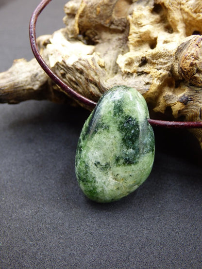 Diopsid ~ Edelstein Kette grün HIPPIE GOA Boho Ethno Natur Heilstein Rarität Kristalle Schmuck Anhänger Natur Stein Russia Geschenk Magisch - Art of Nature Berlin