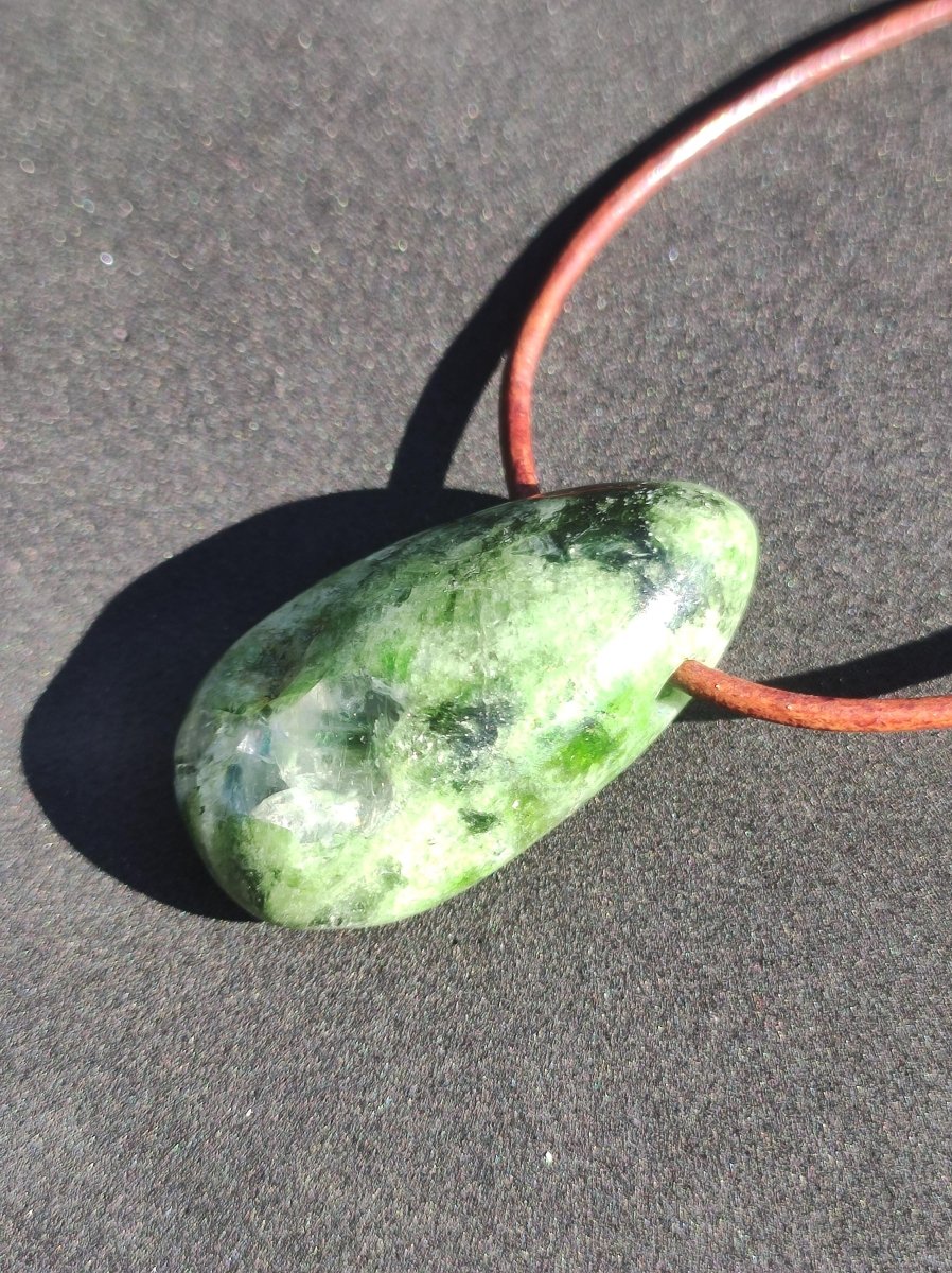 Diopsid ~ Edelstein Kette grün HIPPIE GOA Boho Ethno Natur Heilstein Rarität Kristalle Schmuck Anhänger Natur Stein Russia Geschenk Magisch - Art of Nature Berlin