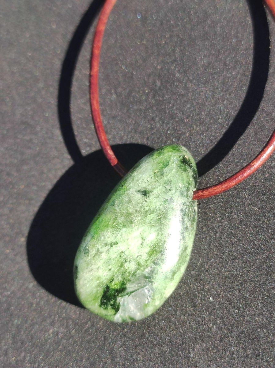Diopsid ~ Edelstein Kette grün HIPPIE GOA Boho Ethno Natur Heilstein Rarität Kristalle Schmuck Anhänger Natur Stein Russia Geschenk Magisch - Art of Nature Berlin
