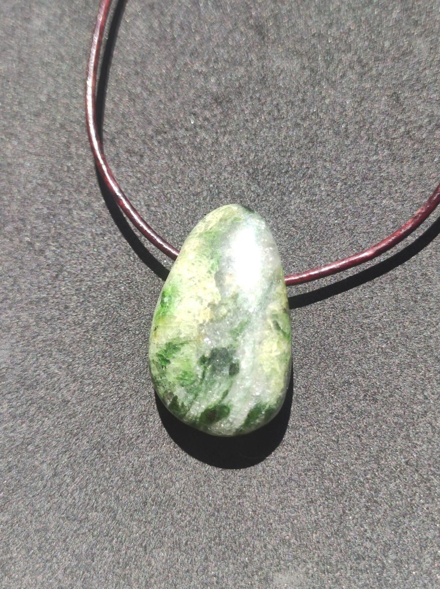 Diopsid ~ Edelstein Kette grün HIPPIE GOA Boho Ethno Natur Heilstein Rarität Kristalle Schmuck Anhänger Natur Stein Russia Geschenk Magisch - Art of Nature Berlin