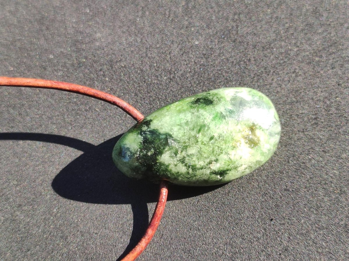 Diopsid ~ Edelstein Kette grün HIPPIE GOA Boho Ethno Natur Heilstein Rarität Kristalle Schmuck Anhänger Natur Stein Russia Geschenk Magisch - Art of Nature Berlin