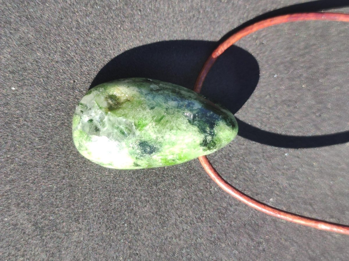 Diopsid ~ Edelstein Kette grün HIPPIE GOA Boho Ethno Natur Heilstein Rarität Kristalle Schmuck Anhänger Natur Stein Russia Geschenk Magisch - Art of Nature Berlin
