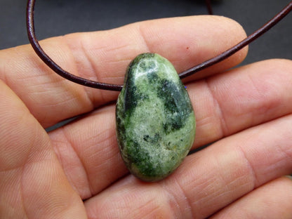 Diopsid ~ Edelstein Kette grün HIPPIE GOA Boho Ethno Natur Heilstein Rarität Kristalle Schmuck Anhänger Natur Stein Russia Geschenk Magisch - Art of Nature Berlin