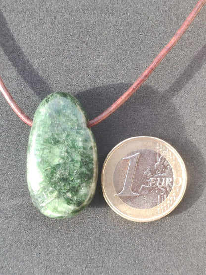 Diopsid ~ Edelstein Kette grün HIPPIE GOA Boho Ethno Natur Heilstein Rarität Kristalle Schmuck Anhänger Natur Stein Russia Geschenk Magisch - Art of Nature Berlin