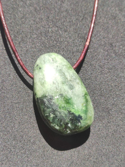 Diopsid ~ Edelstein Kette grün HIPPIE GOA Boho Ethno Natur Heilstein Rarität Kristalle Schmuck Anhänger Natur Stein Russia Geschenk Magisch - Art of Nature Berlin