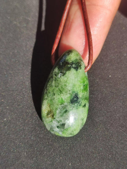Diopsid ~ Edelstein Kette grün HIPPIE GOA Boho Ethno Natur Heilstein Rarität Kristalle Schmuck Anhänger Natur Stein Russia Geschenk Magisch - Art of Nature Berlin