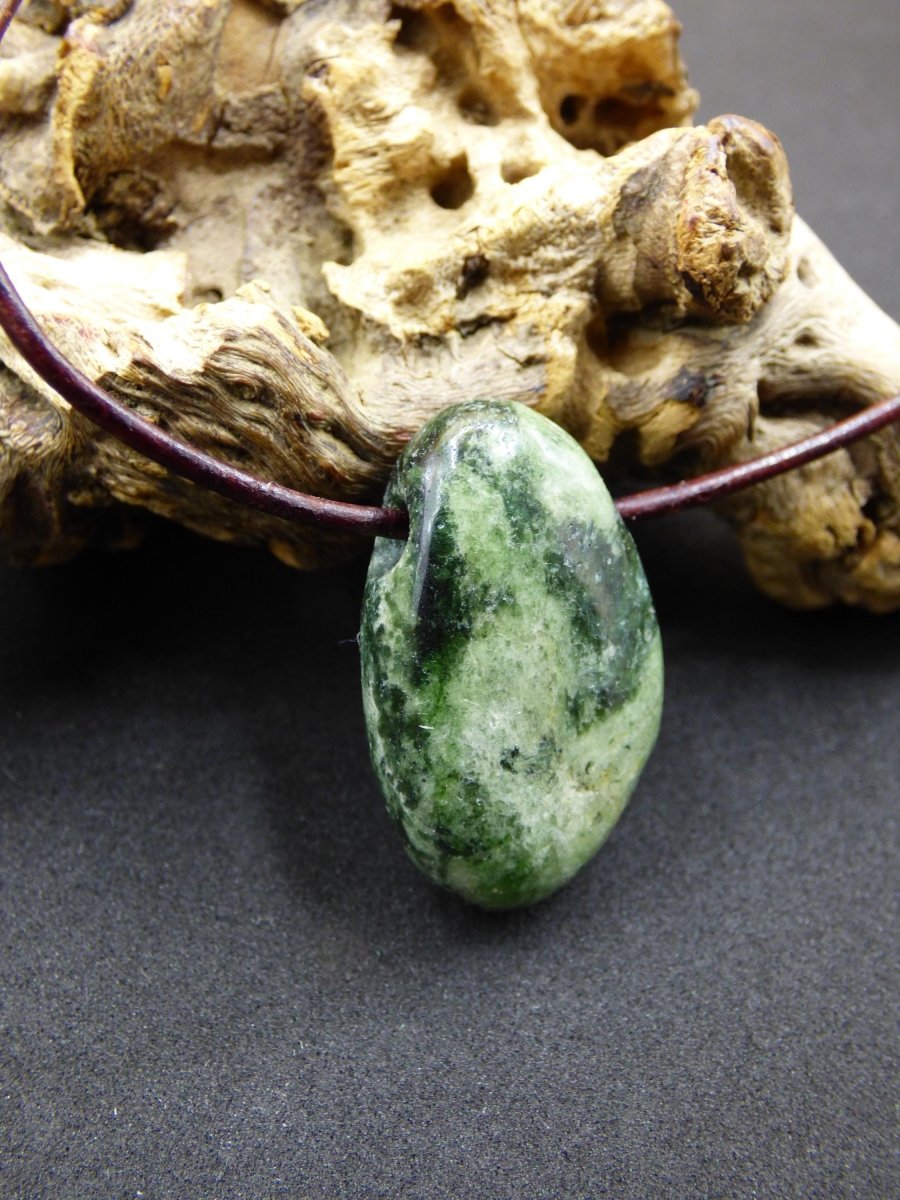 Diopsid ~ Edelstein Kette grün HIPPIE GOA Boho Ethno Natur Heilstein Rarität Kristalle Schmuck Anhänger Natur Stein Russia Geschenk Magisch - Art of Nature Berlin