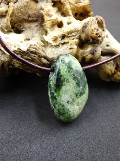 Diopsid ~ Edelstein Kette grün HIPPIE GOA Boho Ethno Natur Heilstein Rarität Kristalle Schmuck Anhänger Natur Stein Russia Geschenk Magisch - Art of Nature Berlin