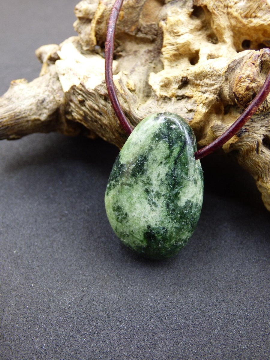 Diopsid ~ Edelstein Kette grün HIPPIE GOA Boho Ethno Natur Heilstein Rarität Kristalle Schmuck Anhänger Natur Stein Russia Geschenk Magisch - Art of Nature Berlin