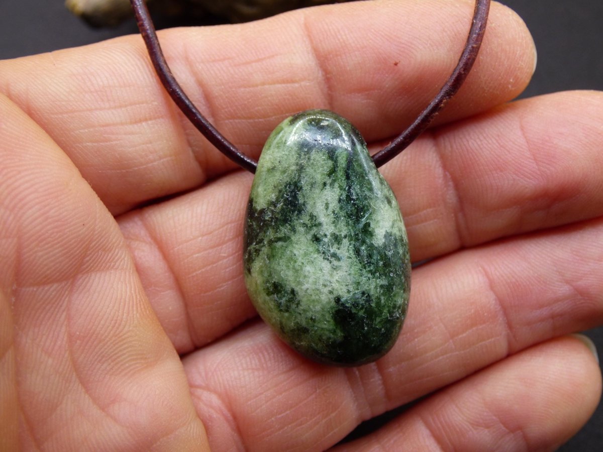 Diopsid ~ Edelstein Kette grün HIPPIE GOA Boho Ethno Natur Heilstein Rarität Kristalle Schmuck Anhänger Natur Stein Russia Geschenk Magisch - Art of Nature Berlin