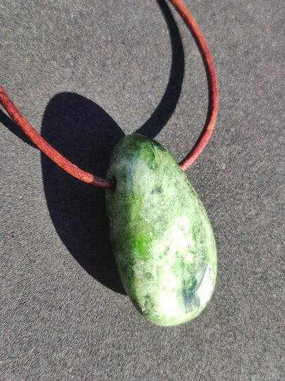 Diopsid ~ Edelstein Kette grün HIPPIE GOA Boho Ethno Natur Heilstein Rarität Kristalle Schmuck Anhänger Natur Stein Russia Geschenk Magisch - Art of Nature Berlin