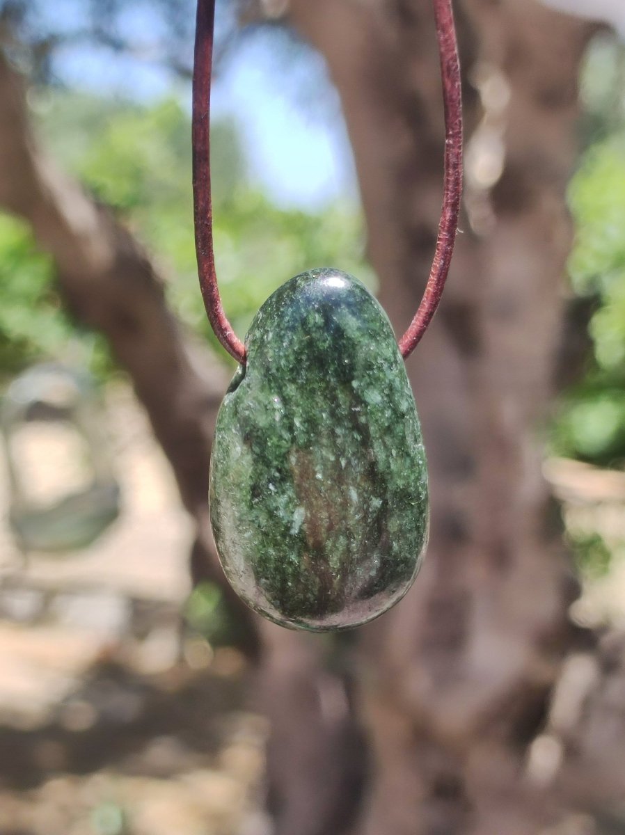 Diopsid - Edelstein Kette Heilstein grün Glück Geschenk Mann Frau Er Sie GOA Boho Tibet Ethno Natur Chakra Schutz Energie Rarität Unikat - Art of Nature Berlin